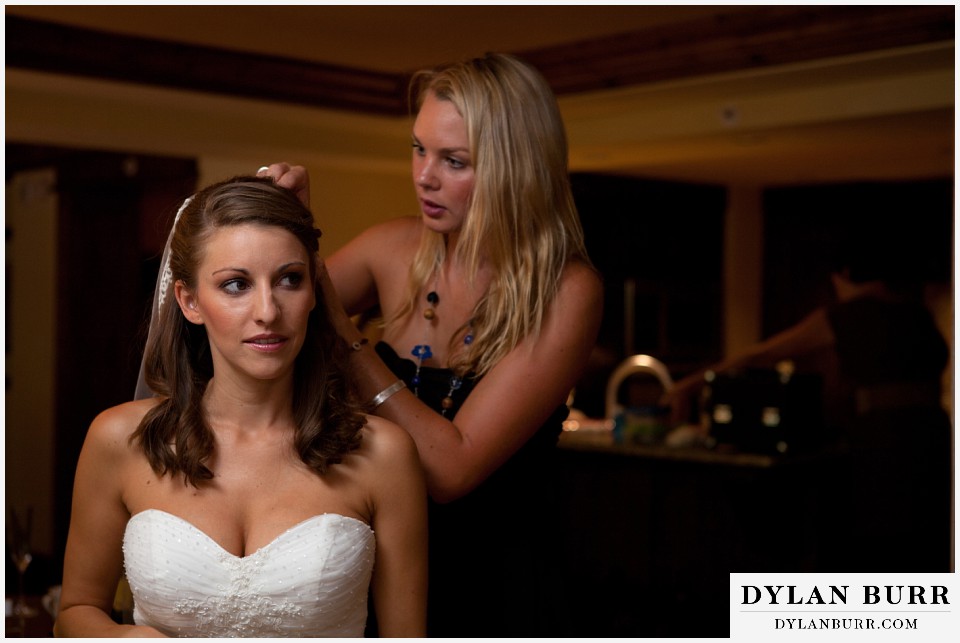 aspen colorado mountain wedding bride puttin on veil