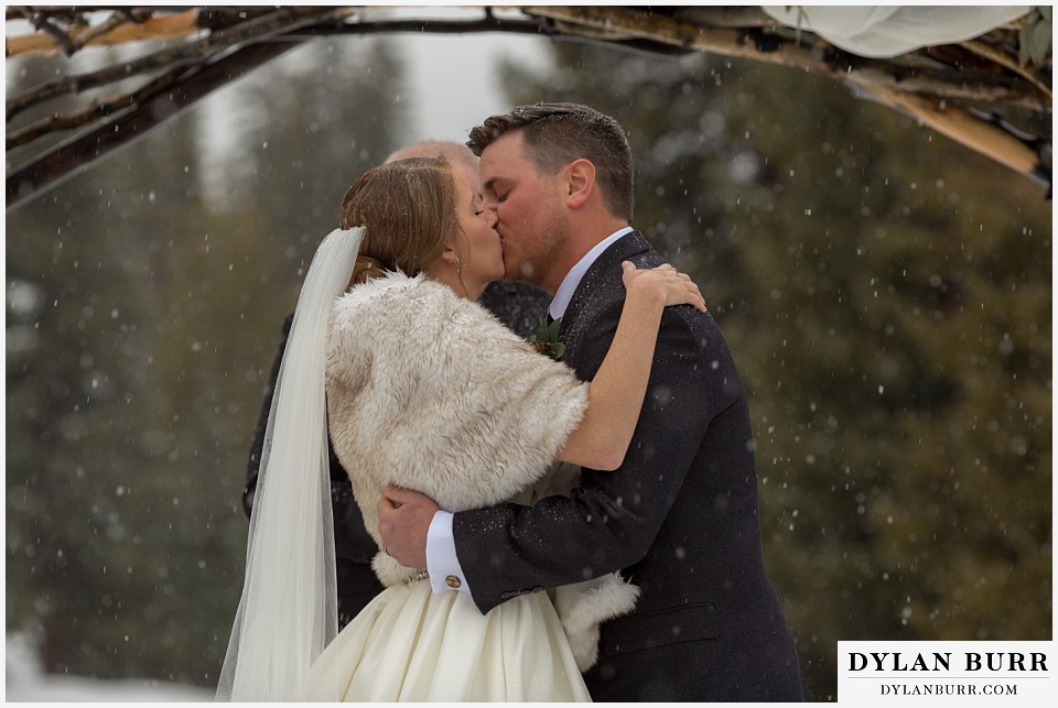 breckenridge nordic center wedding colorado mountain wedding photographer outdoor winter wedding first kiss