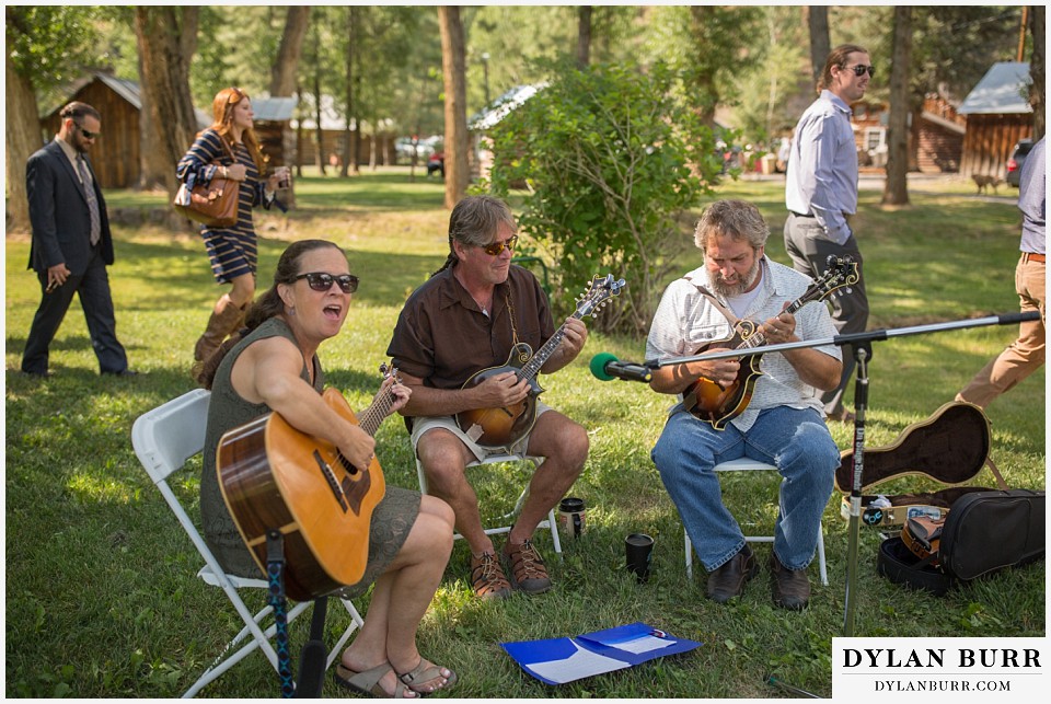 buford lodge wedding buford colorado meeker bluegrass band playing at ceremony