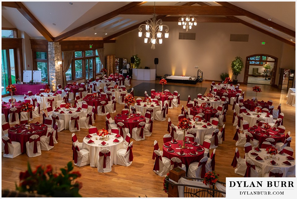 cielo at castle pines wedding colorado mountain wedding wide shot of hindu wedding dinner decorations
