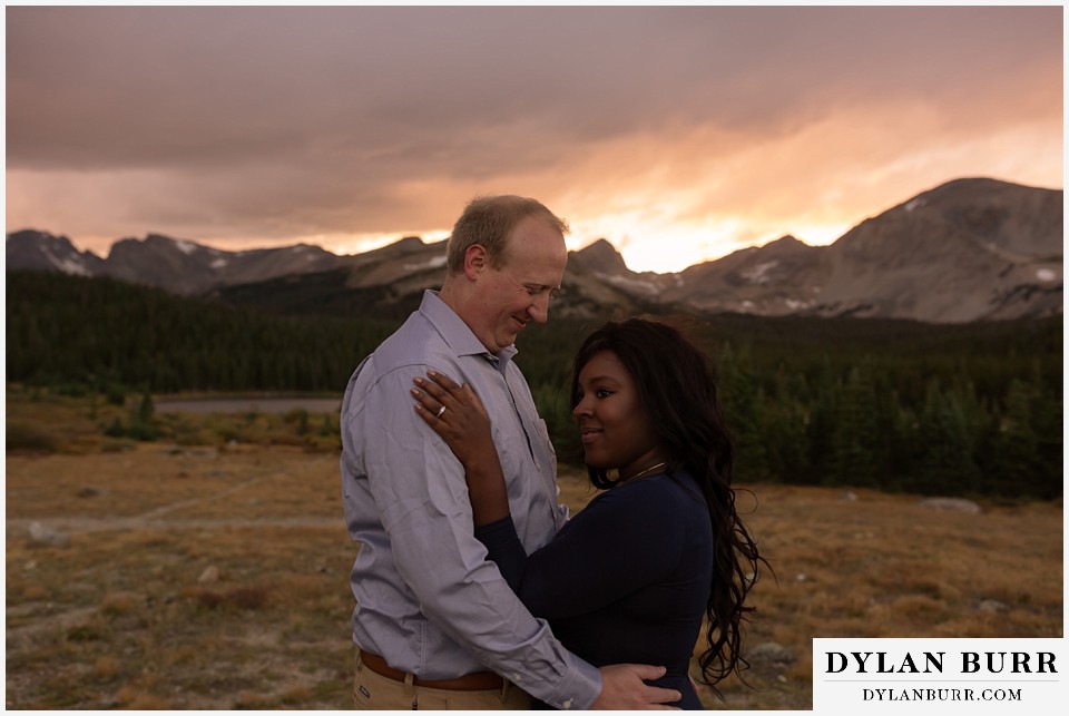 colorado mountain engagement photos couple in close