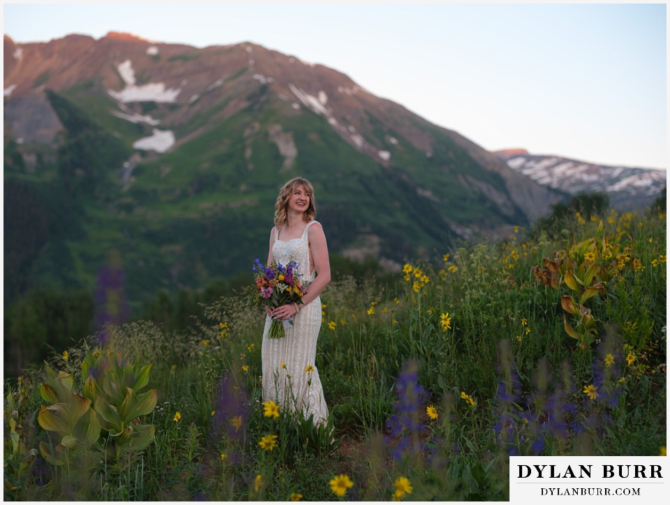 crested butte wedding elopement bride holding bouquet