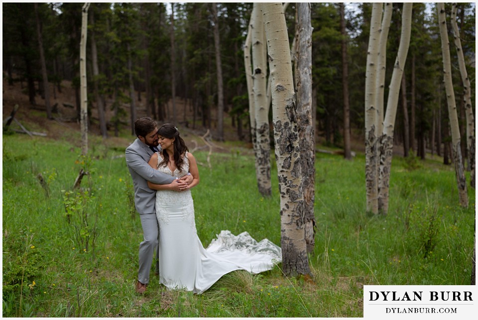 dao house wedding couple in aspen trees in mountains
