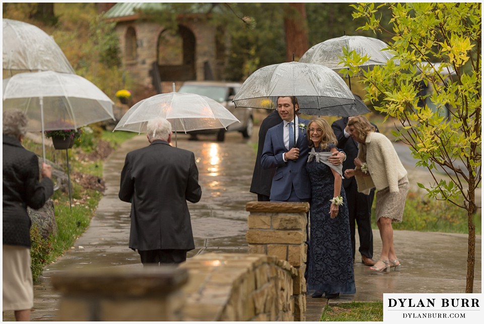 della terra wedding estes park colorado mountain wedding family with umbrellas