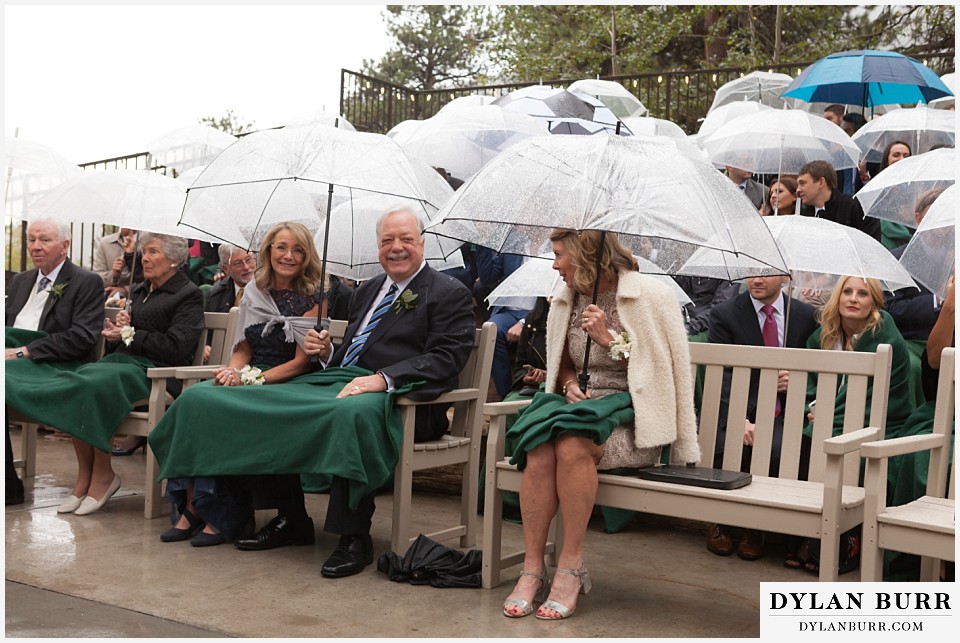 della terra wedding estes park colorado mountain wedding mom covered from rain during ceremony