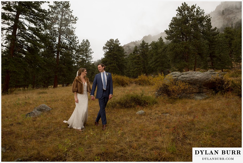 della terra wedding estes park colorado mountain wedding in fall with fog rolling in