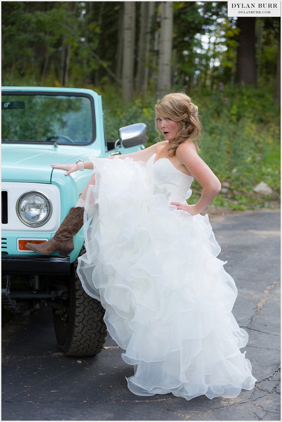 durango wedding photography bride with cowboy boots