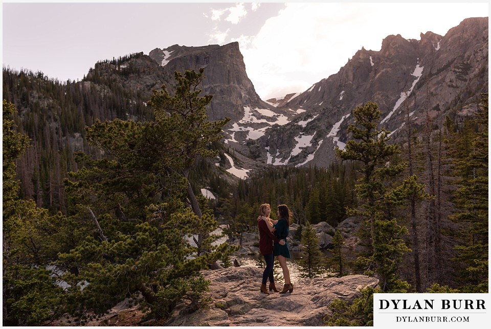 estes park engagement photos couple hugging in mountains