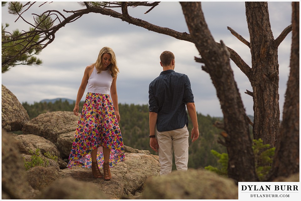 how to prepare for my engagement session couple hiking in mountains