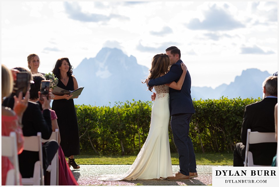 jackson lake lodge wedding grand tetons wyoming first kiss