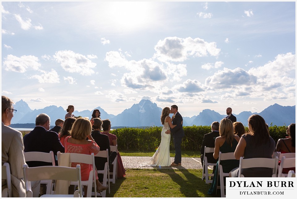 jackson lake lodge wedding grand tetons wyoming first kiss in mountain