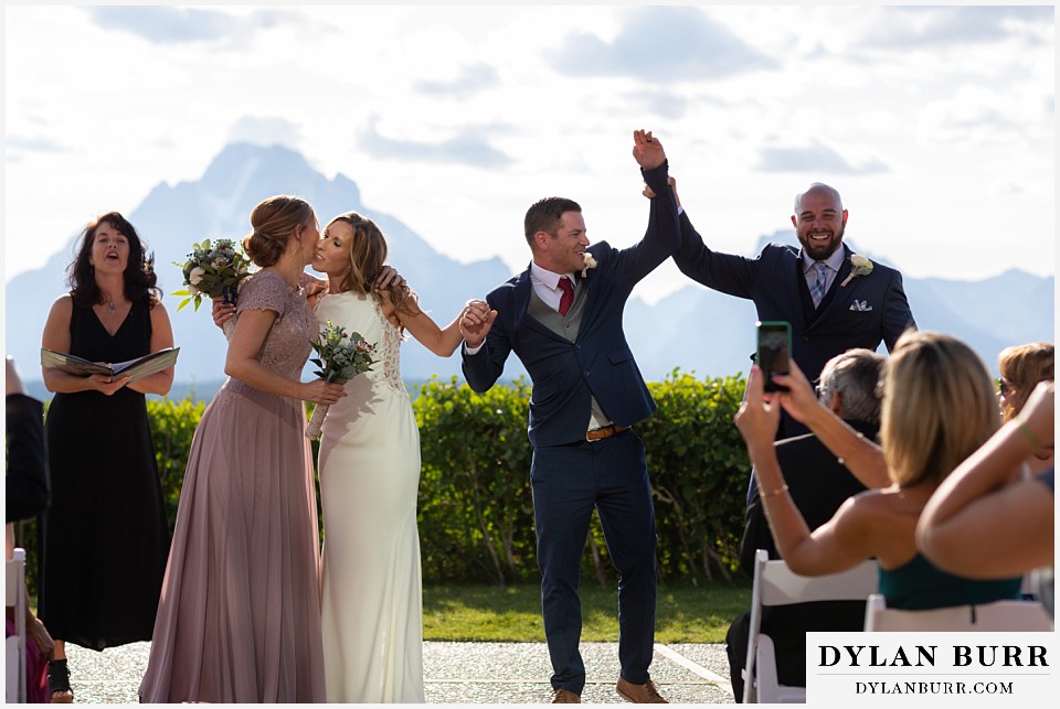 jackson lake lodge wedding grand tetons wyoming high fives to best man