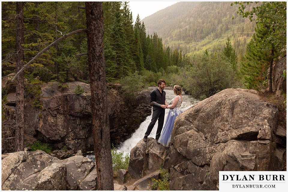 mountain adventure elopement wedding colorado wide view of couple sharing their vows in mountains