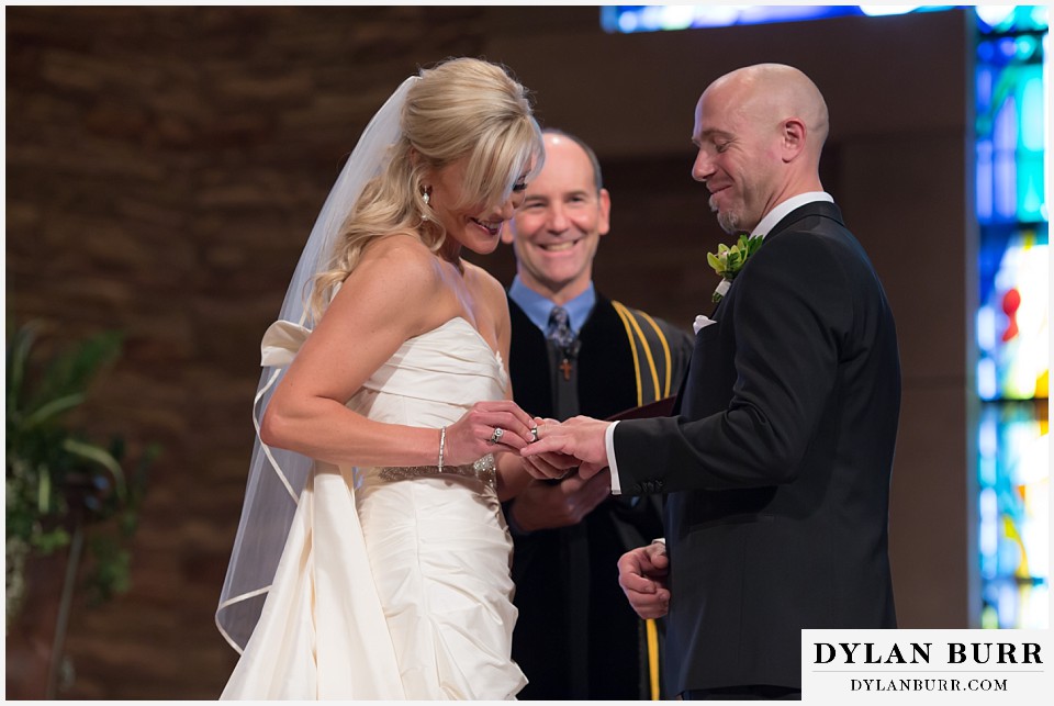 sanctuary golf course wedding exchanging rings