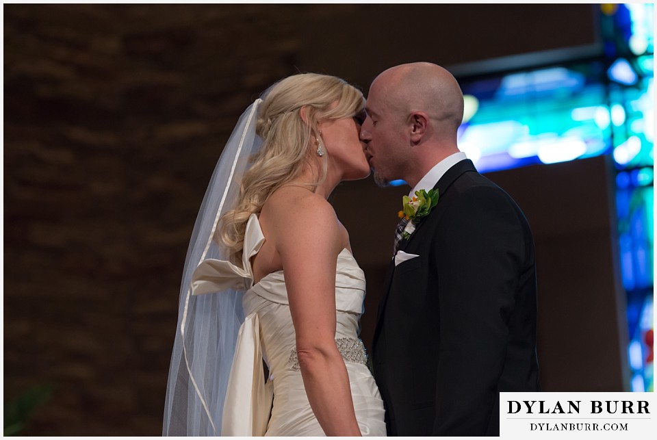 sanctuary golf course wedding first kiss