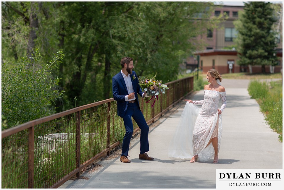 candid wedding photos dancing in the street