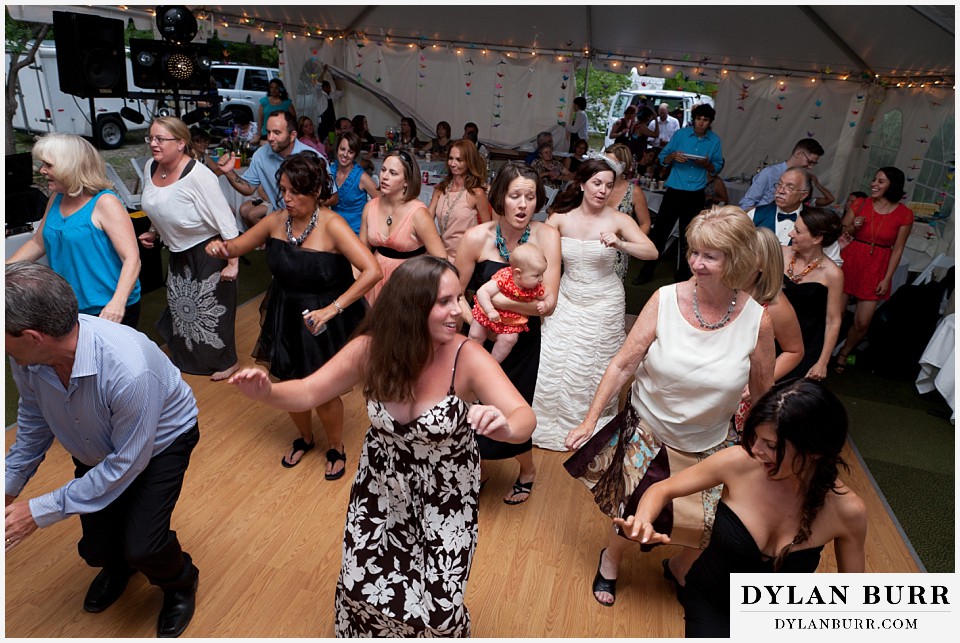 stone mountain lodge wedding everyone dancing together