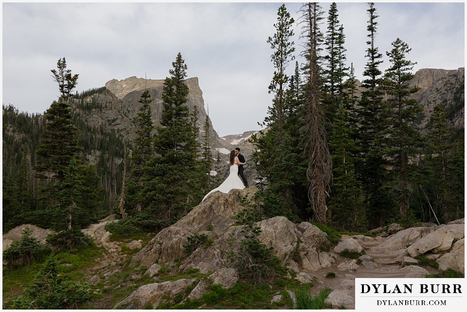 sunrise hike elopement to dream lake just married