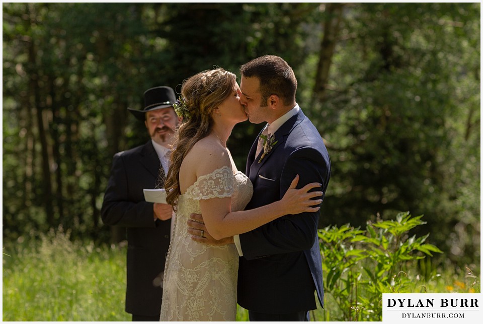 telluride colorado elopement wedding adventure wedding ceremony first kiss