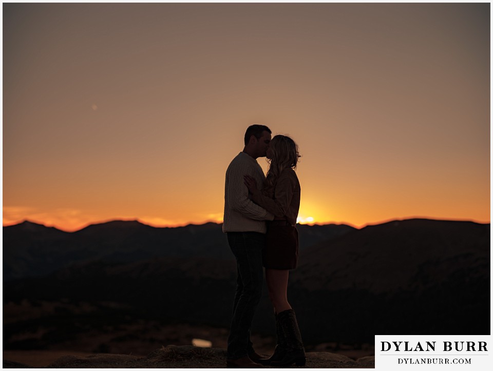 trail ridge road marriage proposal sunset kissees