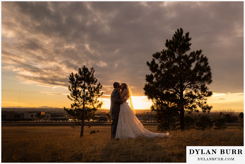 villa parker wedding parker colorado kisses at sunset