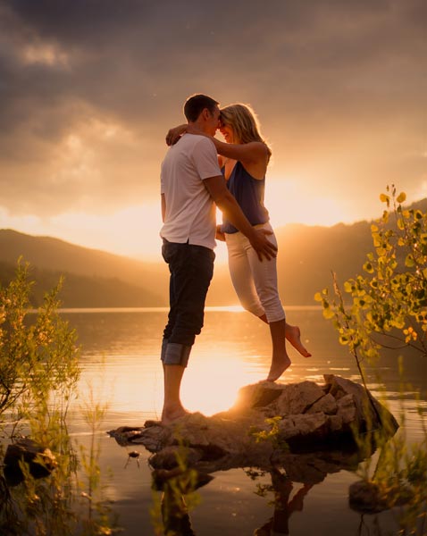 colorado sunset light couples engagement photos