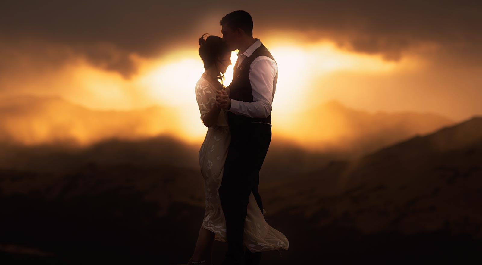 colorado mountain wedding at sunset